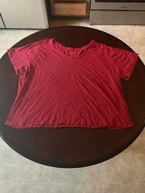 Ava & Viv Women's V-Neck Short Sleeve Tee in Red